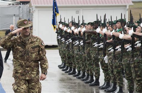 Chi è il generale figliuoli. Siria, Gentiloni: "Uso armi chimiche non accettabile ...