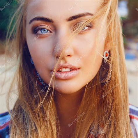Blonde Girl With Big Blue Eyes — Stock Photo © Annharitonenko 75375367