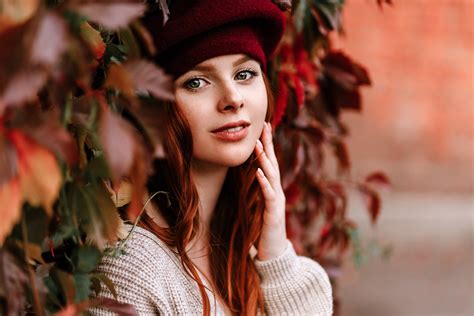 Looking At Viewer Redhead Women Women Outdoors Plants Leaves Hat Women With Hats Wallpaper