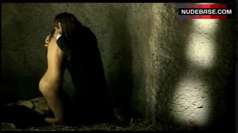 Natalie Portman Naked Scene Goya S Ghosts Nudebase Com