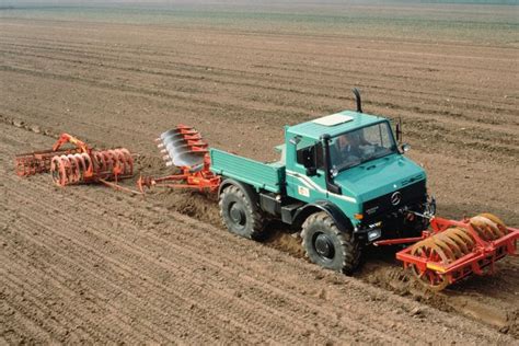 Unimog Plowing Cool Mercedes Unimogs Mercedes Benz Unimog Vehicles