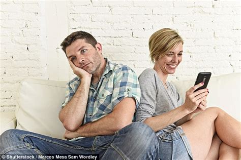 Is Your Partner Phubbing You Researchers Say Phone Snubbing Is Killing Relationships Daily