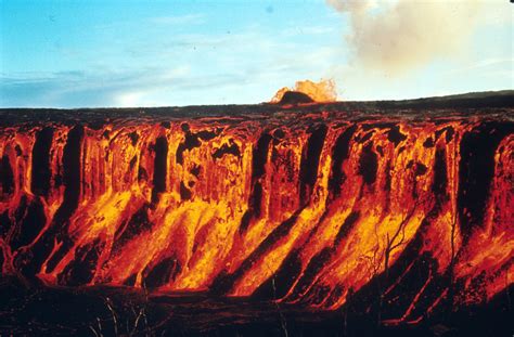 22 Great Photographs Of The Kilauea Volcano Eruption Hawaii 1969 1974