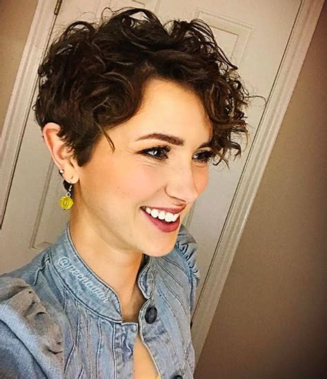 17 Photos That Prove Pixie Cuts Look Incredible With Curly Hair