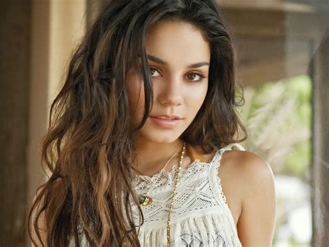 Wallpaper Autumn Vanessa Hudgens Hd Wallpapers Free Download