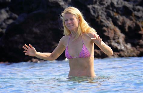 Iron Man Actress Gwyneth Paltrow Hot Bikini Pics