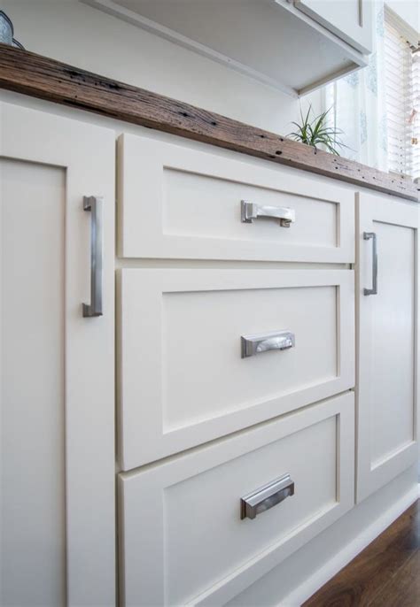 White kitchen cabinets are the number one choice when it comes to kitchen cabinetry color. Sophisticated and Classic, Reminiscent of 1930's New York. | White shaker cabinets, Cabinet ...