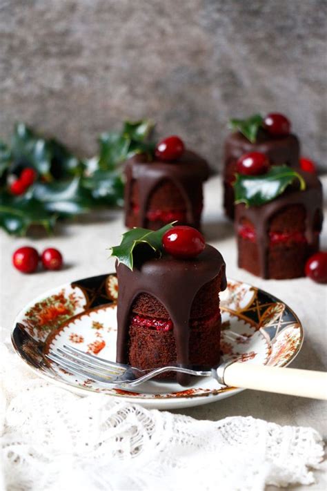 No one misses out this christmas. Chocolate Cranberry Christmas Mini Cakes (vegan, gluten ...