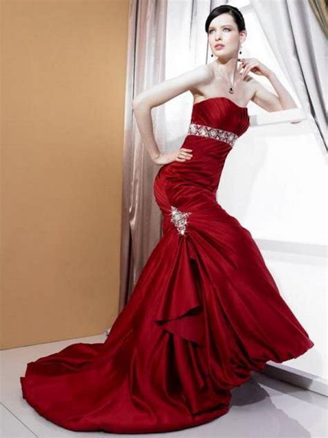 A mermaid wedding dress is a favorite choice for brides. Red Mermaid wedding Gown (With images) | Red wedding gowns ...