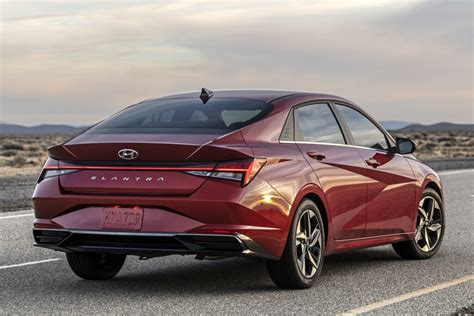The 2021 hyundai elantra is a compact sedan that goes longer in nearly every way: 2021 Hyundai Elantra Review - autoevolution