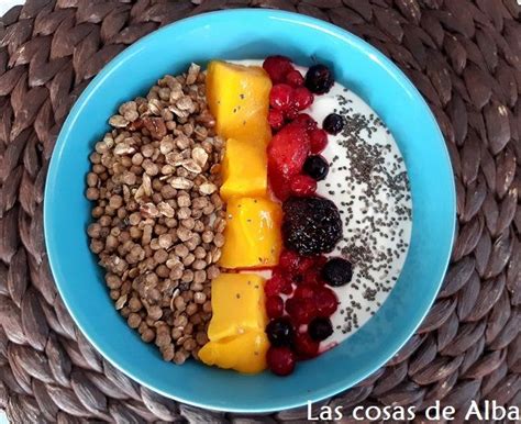 Desayuno Rápido Con Yogur Cereales Y Fruta