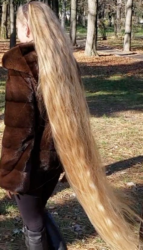 Video Blonde Rapunzel In The Park Realrapunzels