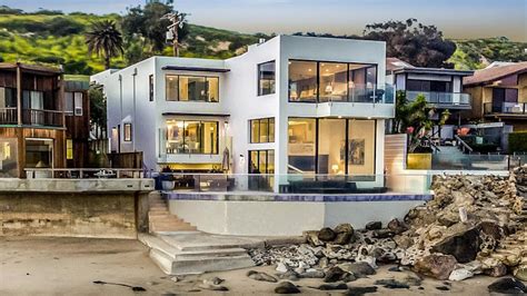 Most residents in malibu live just a few hundred yards away from the pacific coast highway, which runs alongside most of the pacific coastline in the state of california. Barry Manilow's Malibu Beach House For Sale, $10.375 ...