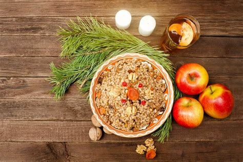 Його називають святим вечором, а перед трапезою нічого не їдять цілий день. Традиційні страви на Різдво в Україні, меню на Свят Вечір