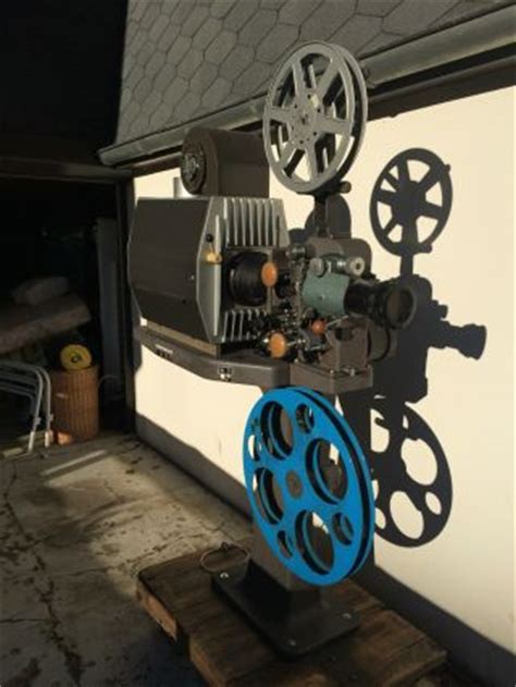 Mechanicky se pohybuje volně, po připojení k síti ale nereaguje. Technik & Photographica - Film & Bildprojektion ...