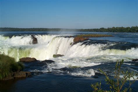 P0001290 Argentina Iguazu Falls Shields Around The World