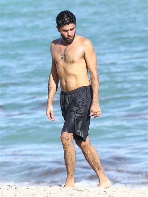 No Dad Bod Here Adrian Grenier Is Shirtless In Miami