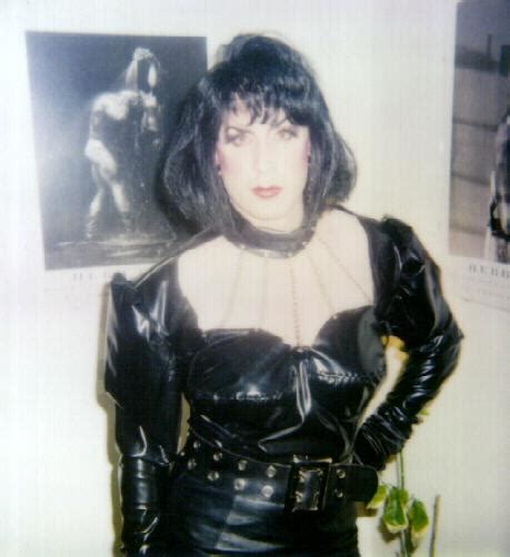 The Legmistress Presents Mistress Robin Another Naughty Rubber Queen