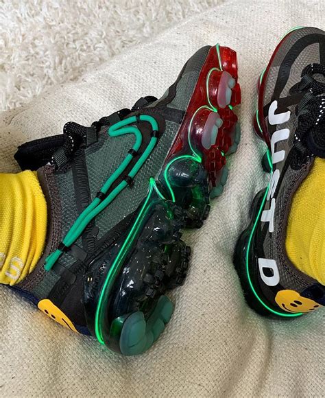 This release truly brings forward cpfm's characteristics with their great attention to detail including a three dimensional pipe swoosh and. Cactus Plant Flea Market Nike Air VaporMax 2019 CD7001-300 ...