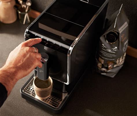 Tchibo Kaffeevollautomat »Esperto Caffè« online bestellen bei Tchibo 394066