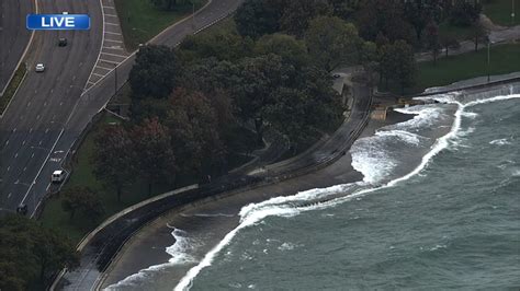 Lake Michigans Lakefront Pedestrian Trail Closed Due To High Waves