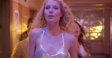 gwyneth paltrow chris martin split glee appearance sees gwyneth perform raunchy dance mirror