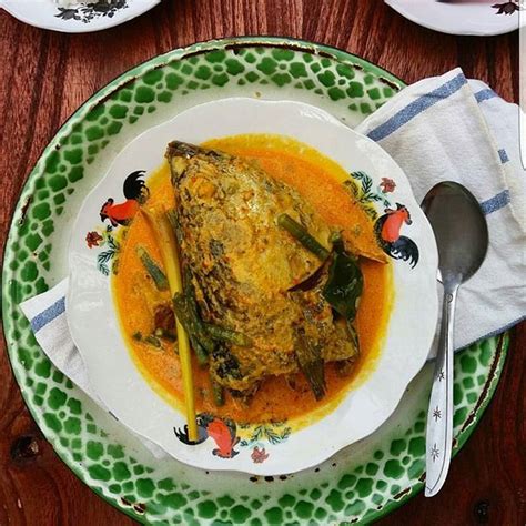 Jika sudah, tambahkan santan kental, aduk sampai mendidih, dan angkat. Gulai kepala Ikan Tongkol | Makanan, Resep, Resep ikan