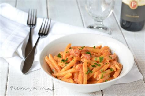 The recipe thus became an icon of the fashionable cuisine of the time, which preferred the use of cream in. PENNETTE ALLA VODKA ricetta primo piatto veloce