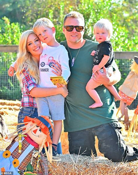 Heidi Montag And Spencer Pratt Of The Hills Share A Kiss At A Pumpkin Patch With Their Sons