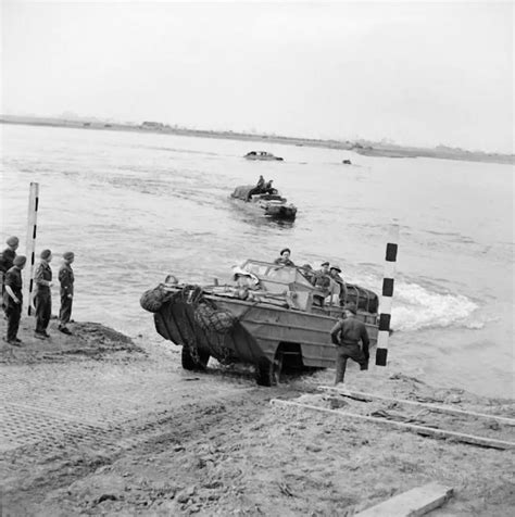 Ww2 Photo Wwii Us Army Dukw Crossing Rhine 25 March 1945 World War Two