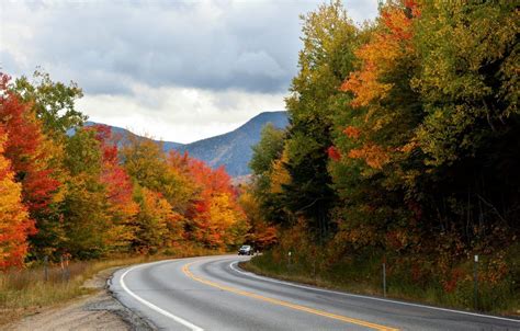Welcome fall from the comfort of a private lakefront balcony at the black swan inn. 12 Spectacular New England Fall Road Trips for Families ...
