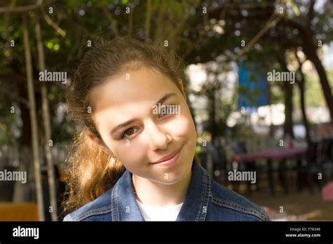 Turkish Teen Mädchen Stockfotos Und Bilder Kaufen Alamy