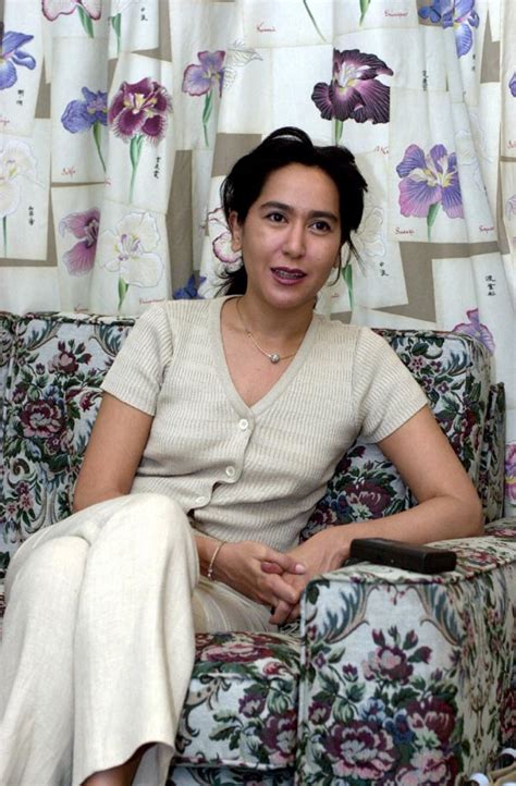 Kartika sari dewi soekarno lahir pada 11 maret 1967 di jepang dan dibesarkan di paris. Jejak Dinasti Soekarno ~ sasak world