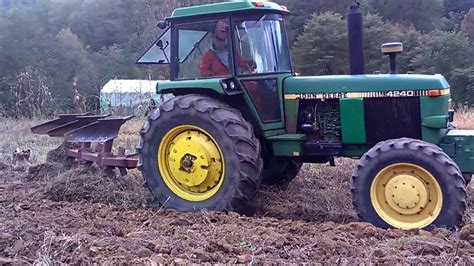 John Deere 4240 Plowing Naud 3rows 2016 Youtube