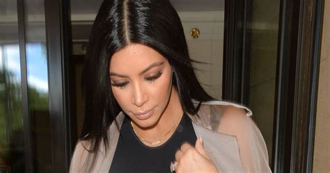 Kim Kardashian Sans Soutien Gorge Ses Tétons De Sortie à Londres Le