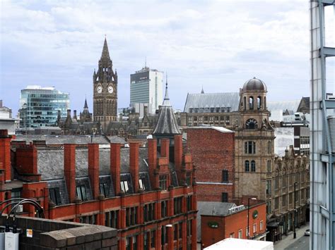 Manchester, England Skyline, 300 years of development [2592x1944 ...
