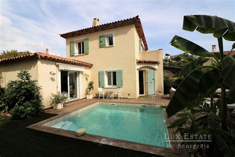 La maison contemporaine n'est pas facile à définir. Maison contemporaine Cannes Riviera, achat maison ...