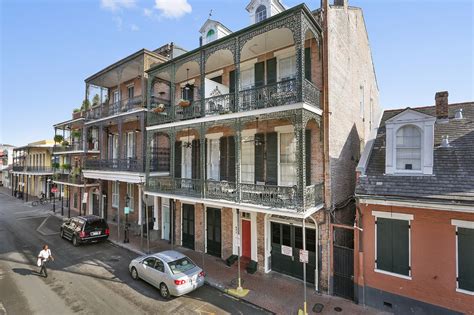 Third-floor condo in this Creole townhouse hits market at $889K