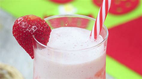 Strawberry Smoothie Recipe Strawberry Banana Smoothie By Sooperchef