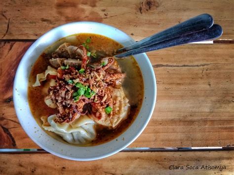 Harga ini tentu saja cocok untuk rasanya bakso cumi gajah menggunakan kuah kental berwarna kemerahan. BERANI COBA BAKSO GURITA KHAS GRESIK?