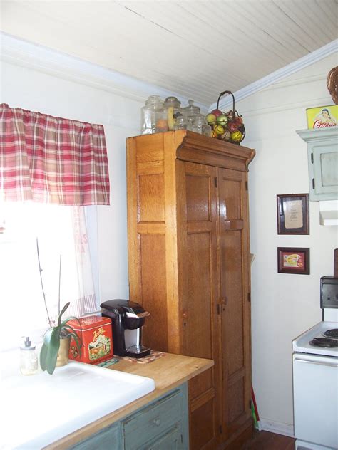 Their colour palettes and shapes are. Unfitted kitchen | Unfitted kitchen, Oak kitchen cabinets ...