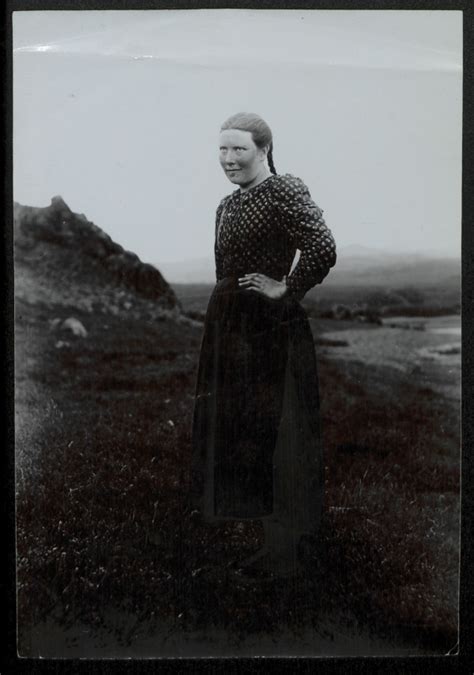 30 Fascinating Historic Photos Of Icelandic Women And Girls In