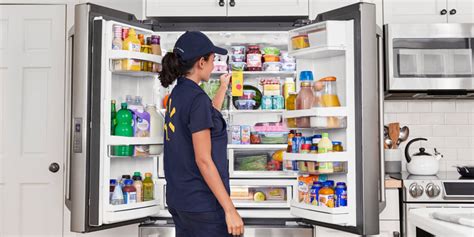 Walmart Employees Will Now Deliver Groceries Right To Your Fridge