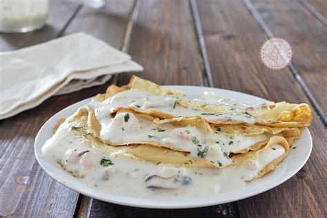 3 uova, 250 g di farina, 500 ml di latte intero, 500 ml di panna fresca, 200 facciamo la pastella per le crespelle mettendo in una boulle un bicchiere di latte, due cucchiai. CRESPELLE DI PESCE | Ricette, Crespelle, Idee alimentari