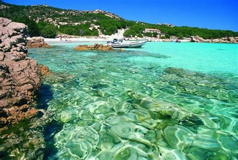 Dell'isola, in una zona ben servita da bar, supermercati e varie attività commerciali. La Maddalena -isola di Spargi - Sardegna - Spiagge della ...