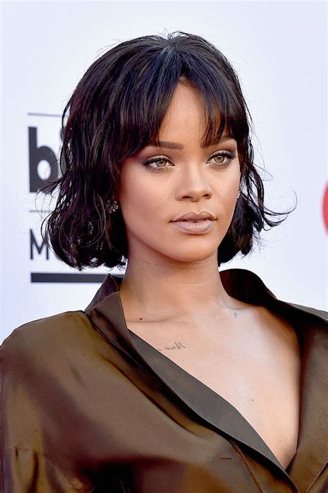 Rihanna Short Wavy Cut Rihanna Looked Youthful And Cute With Her