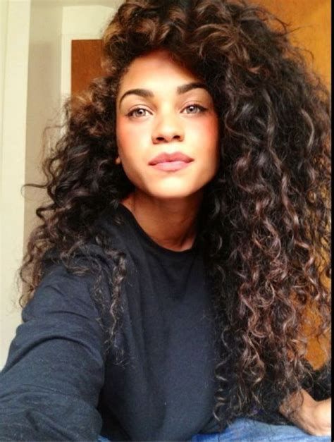 21 Mixed Curly Hairstyles For Chicks Feed Inspiration