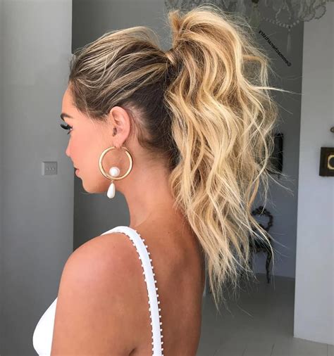 Amazing curls with warm brown tones create a beautiful and. 20 Balayage Brown to Blonde Long Hairstyles - Hair Colour ...