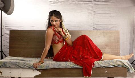 actress anushka in vaanam movie spicy stills hot celebs round the world