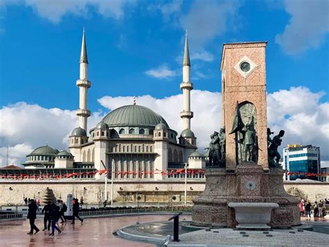 Top Things To Do In Taksim Square Istanbul Urtrips